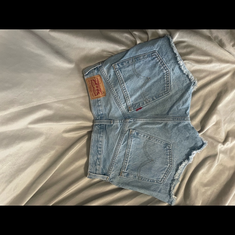 501 high rise Levi’s shorts